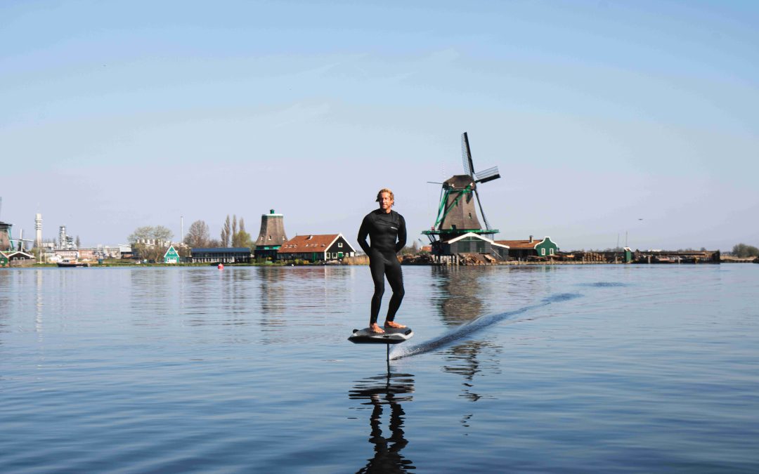 De mooiste wateren in Nederland om te E-foilen: Ontdek de Ultieme Surfervaring